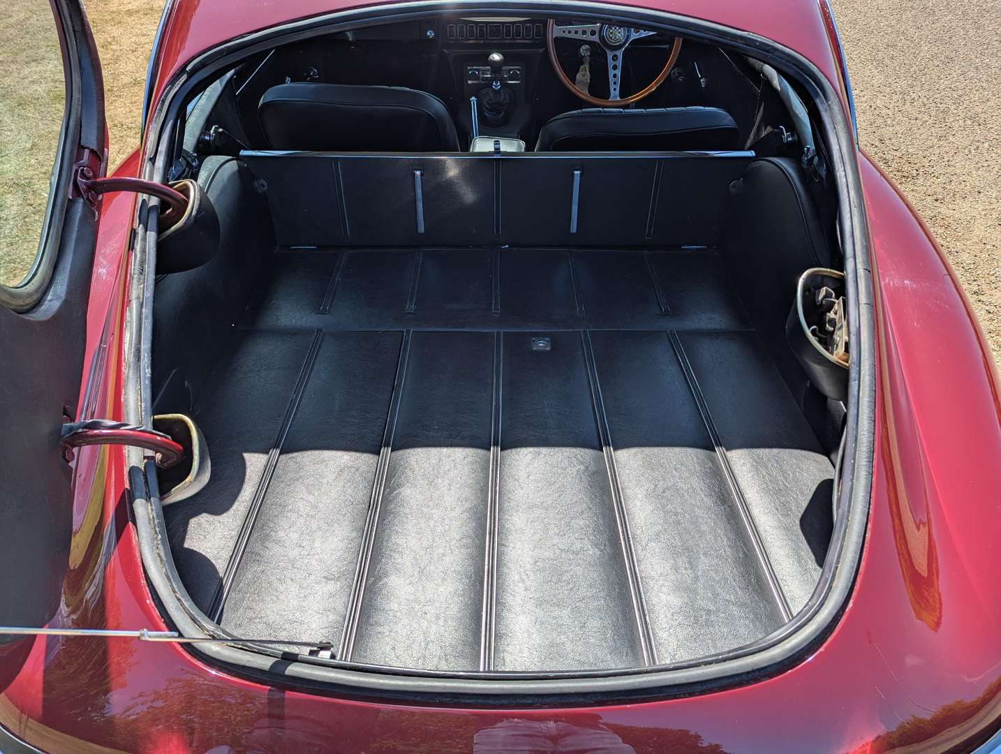 <p>1969 JAGUAR E-TYPE FHC SERIES II</p>