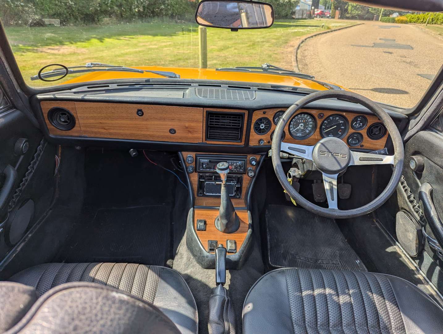 <p>1972 TRIUMPH STAG</p>