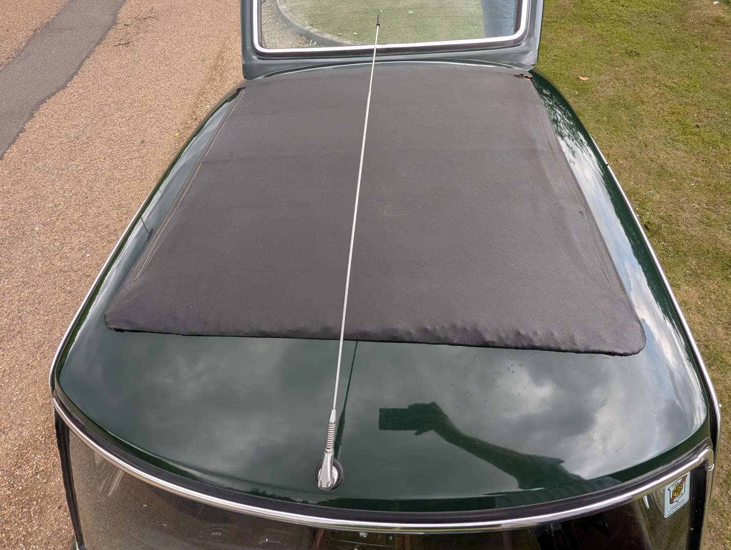 <p>1971 MG B GT</p>
