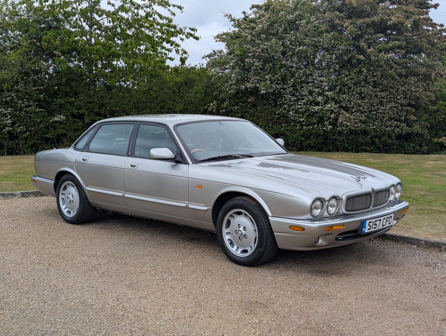 <p>1998 JAGUAR XJ SPORT 3.2 V8 AUTO</p>