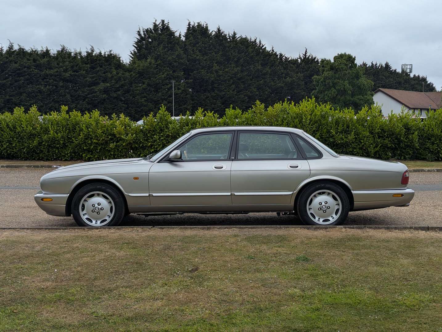 <p>1998 JAGUAR XJ SPORT 3.2 V8 AUTO</p>