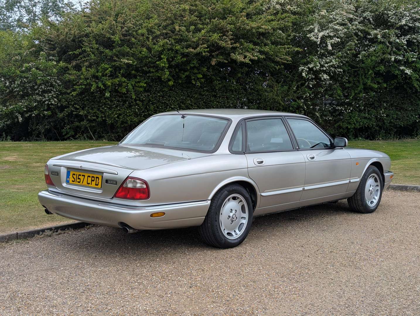 <p>1998 JAGUAR XJ SPORT 3.2 V8 AUTO</p>