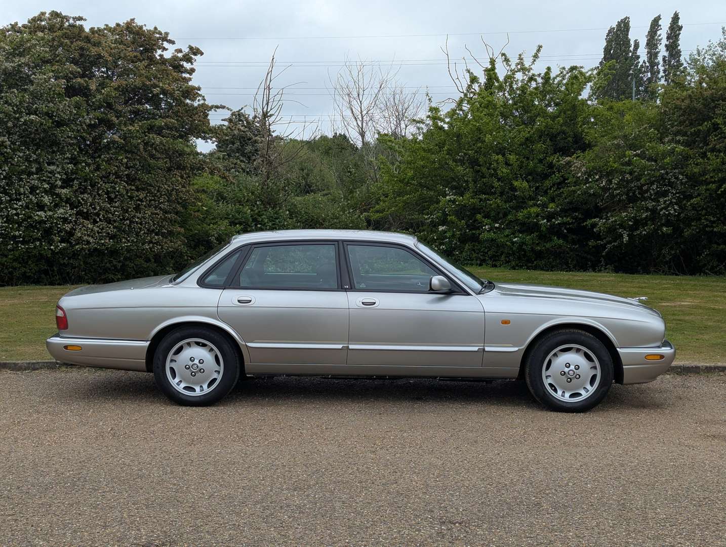 <p>1998 JAGUAR XJ SPORT 3.2 V8 AUTO</p>