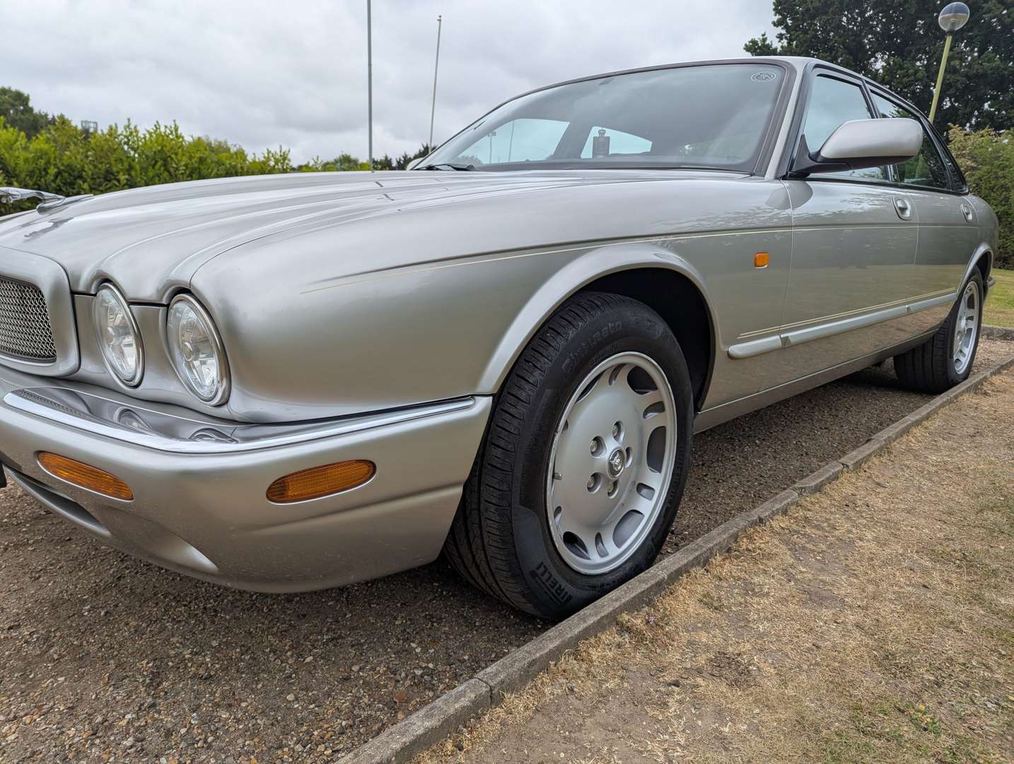 <p>1998 JAGUAR XJ SPORT 3.2 V8 AUTO</p>