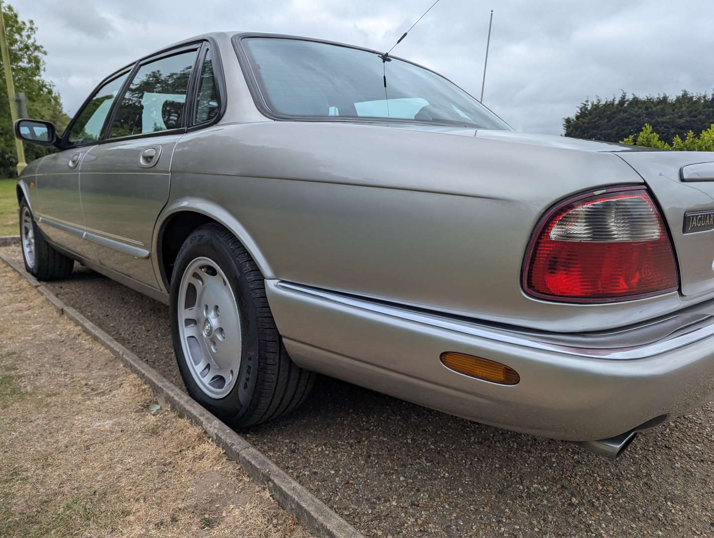 <p>1998 JAGUAR XJ SPORT 3.2 V8 AUTO</p>