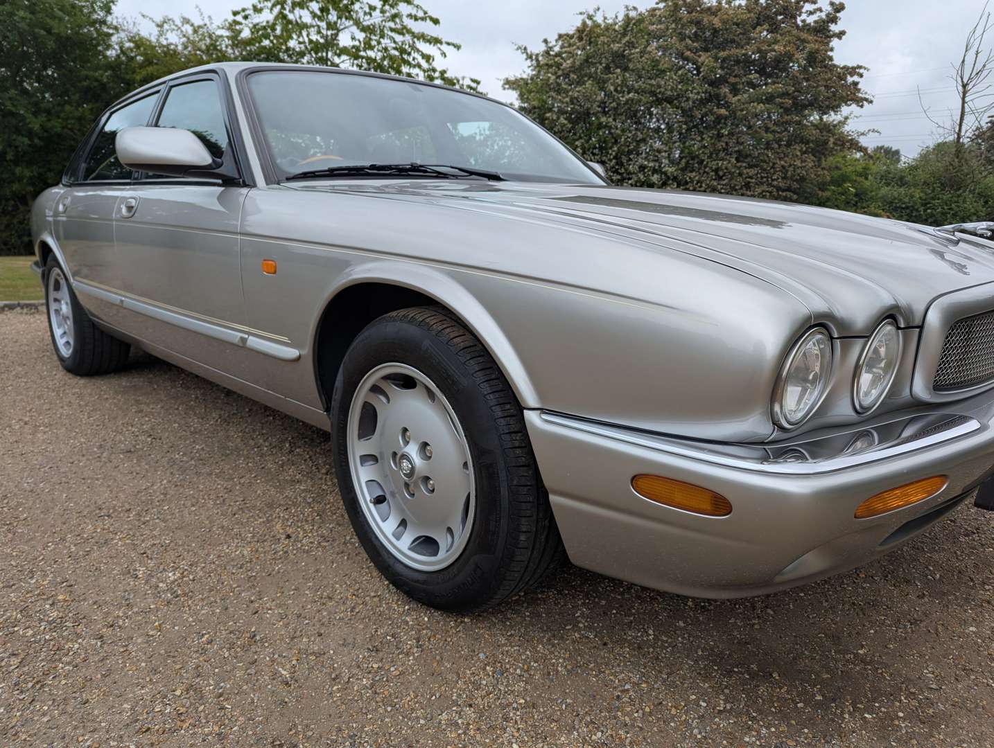 <p>1998 JAGUAR XJ SPORT 3.2 V8 AUTO</p>