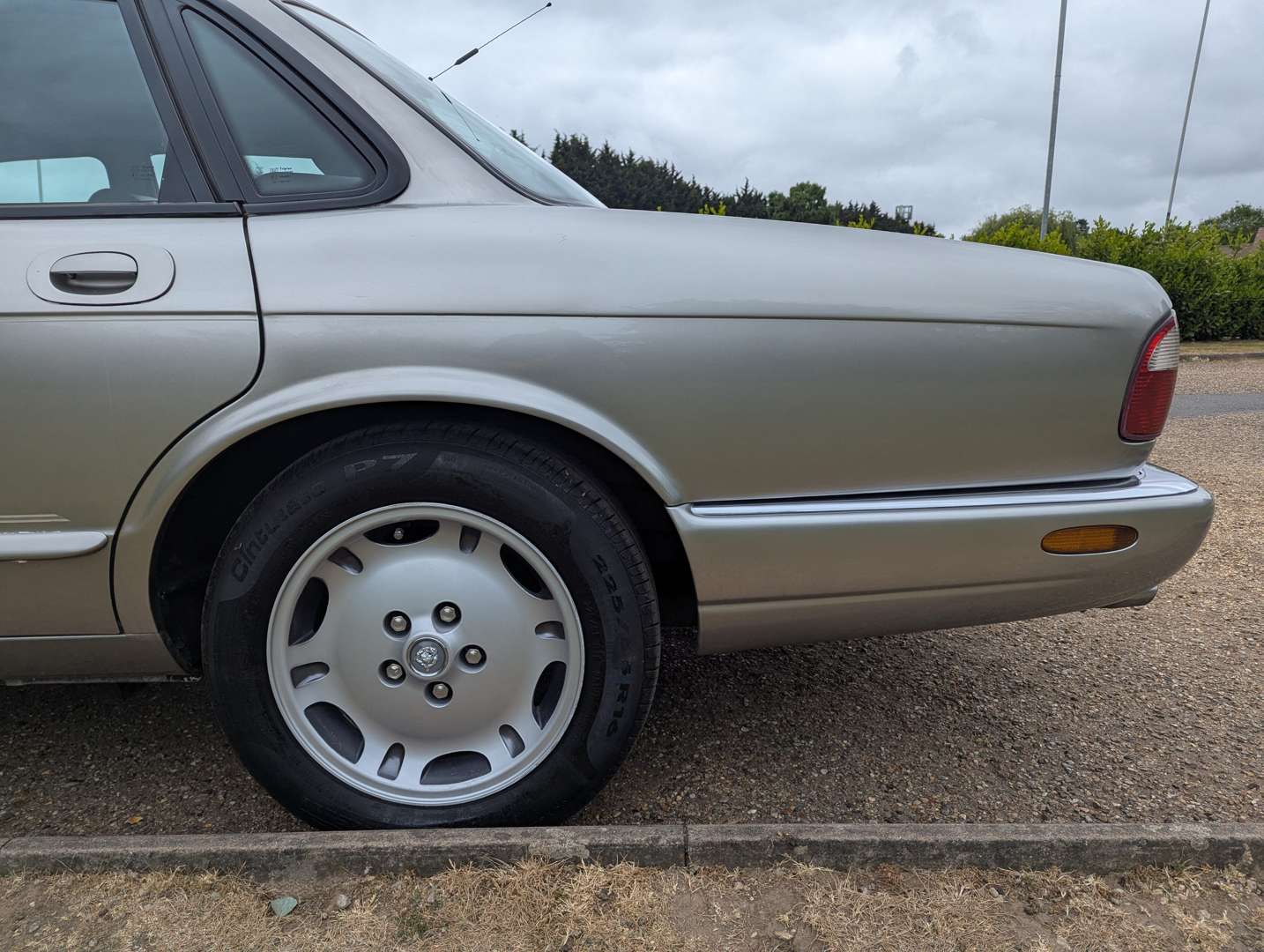 <p>1998 JAGUAR XJ SPORT 3.2 V8 AUTO</p>