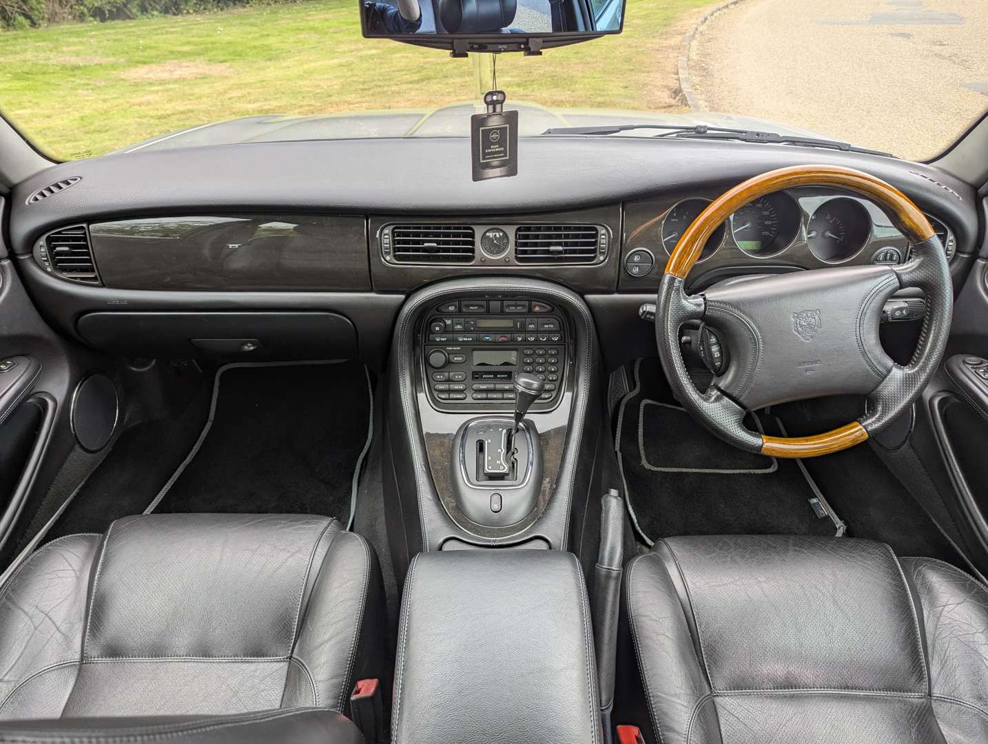 <p>1998 JAGUAR XJ SPORT 3.2 V8 AUTO</p>