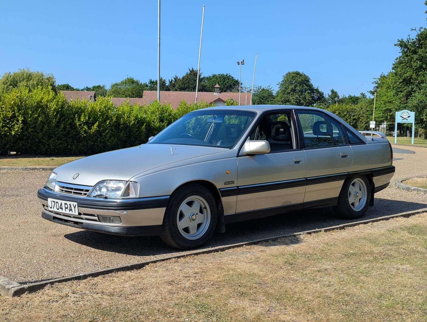 <p>1992 VAUXHALL CARLTON 2.6 DIPLOMAT AUTO</p>