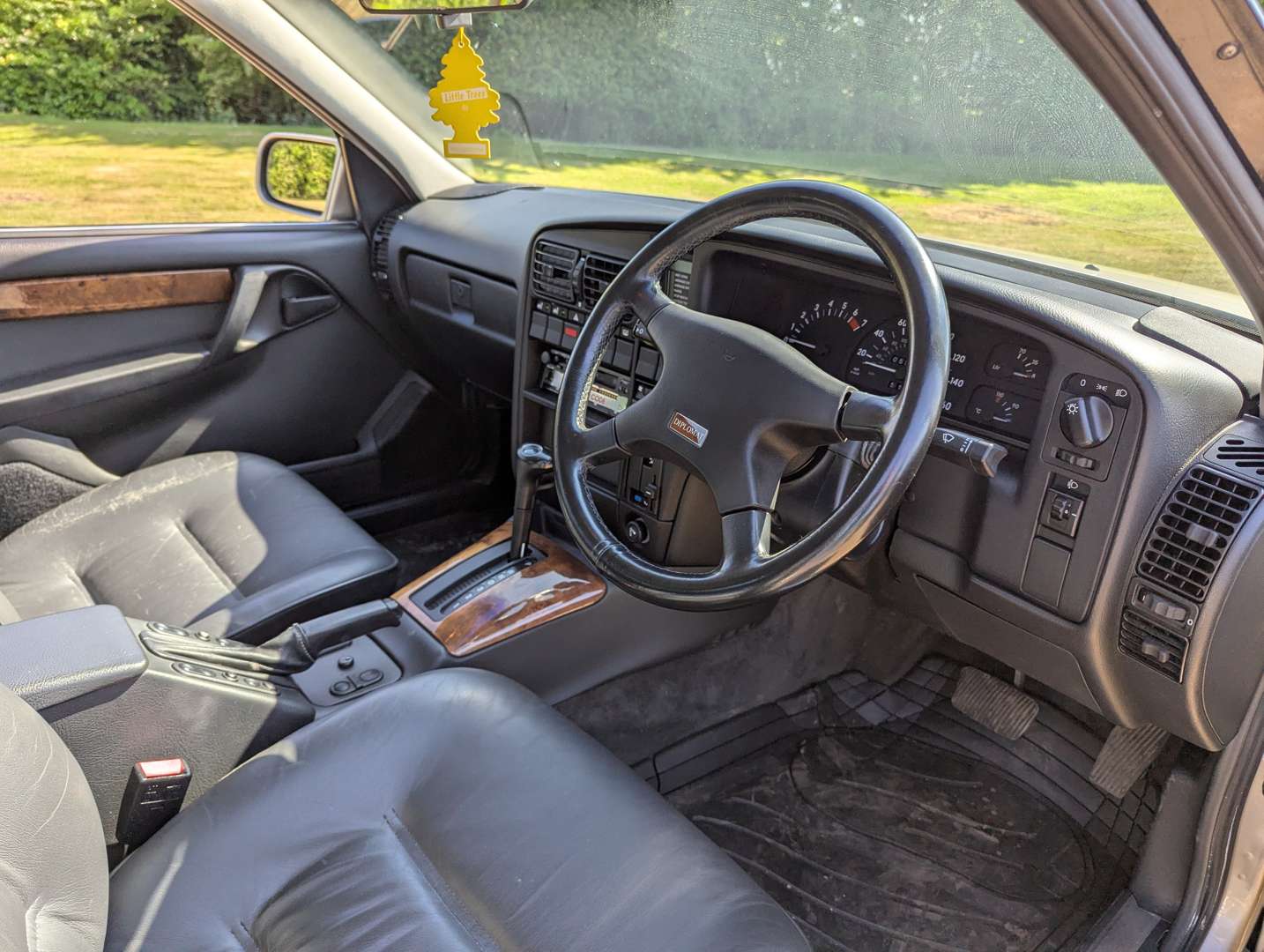 <p>1992 VAUXHALL CARLTON 2.6 DIPLOMAT AUTO</p>
