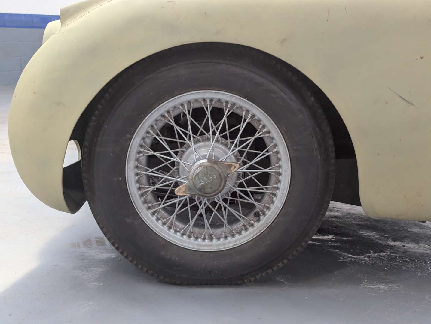 <p>1959 JAGUAR XK150 DHC</p>