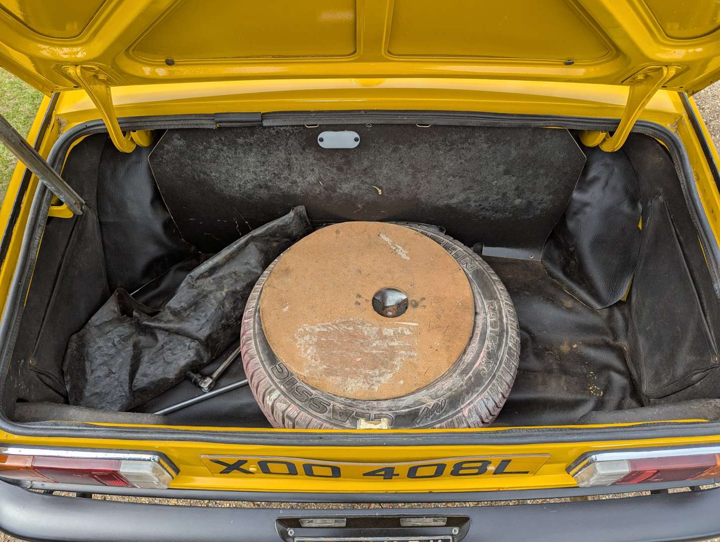 <p>1973 TRIUMPH SPITFIRE IV</p>