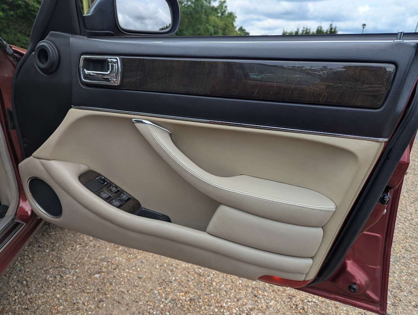 <p>1995 JAGUAR XJ-R</p>