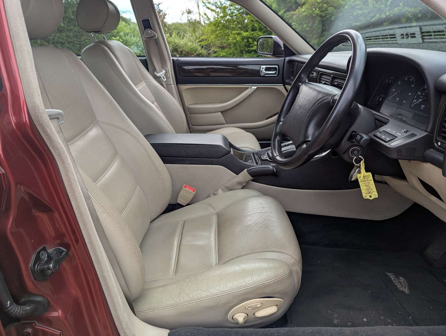 <p>1995 JAGUAR XJ-R</p>