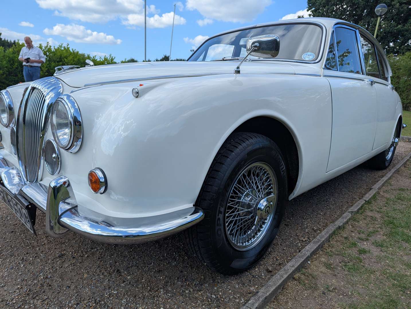 <p>1969 DAIMLER V8 250</p>
