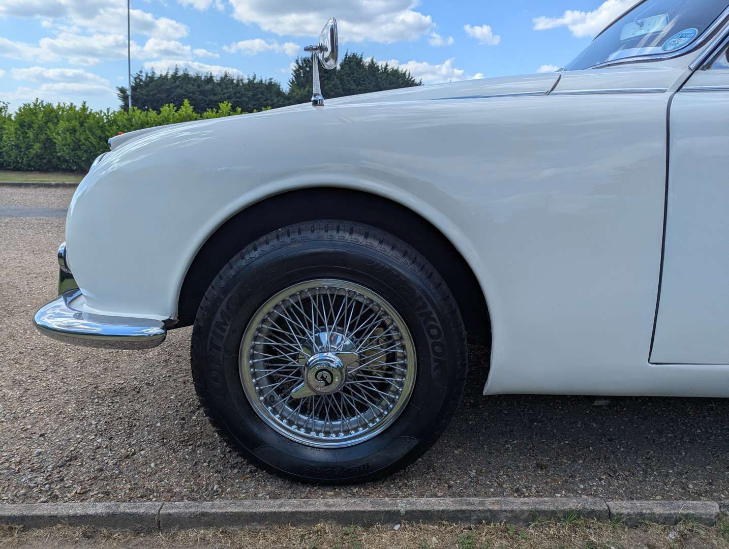 <p>1969 DAIMLER V8 250</p>