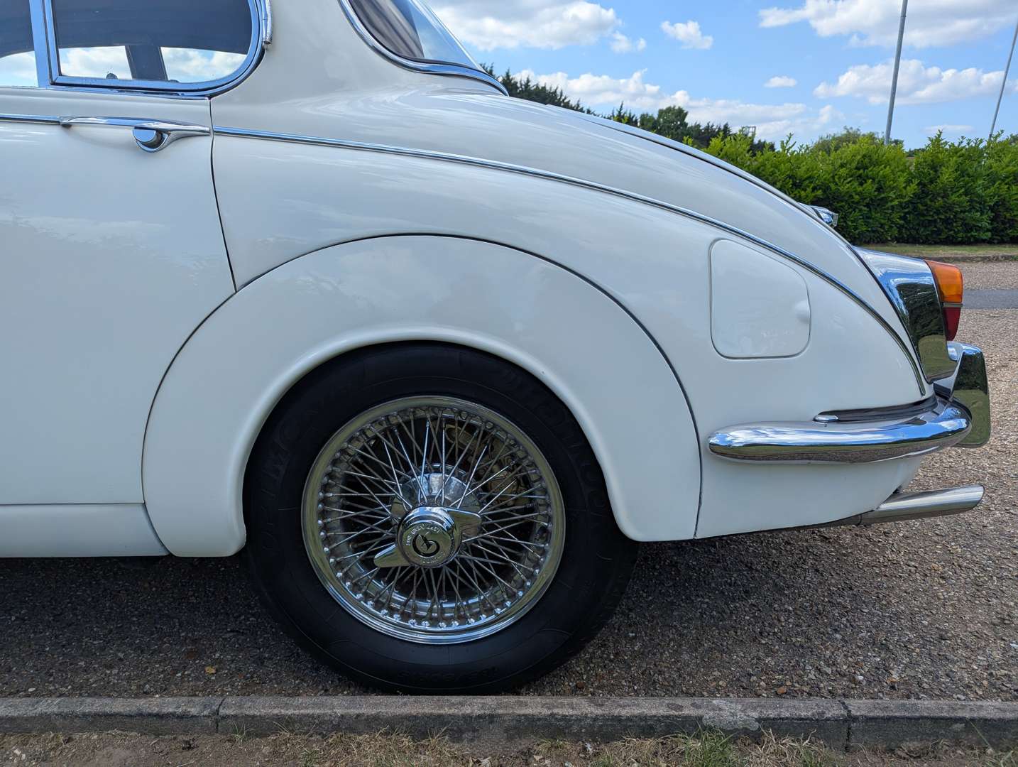 <p>1969 DAIMLER V8 250</p>