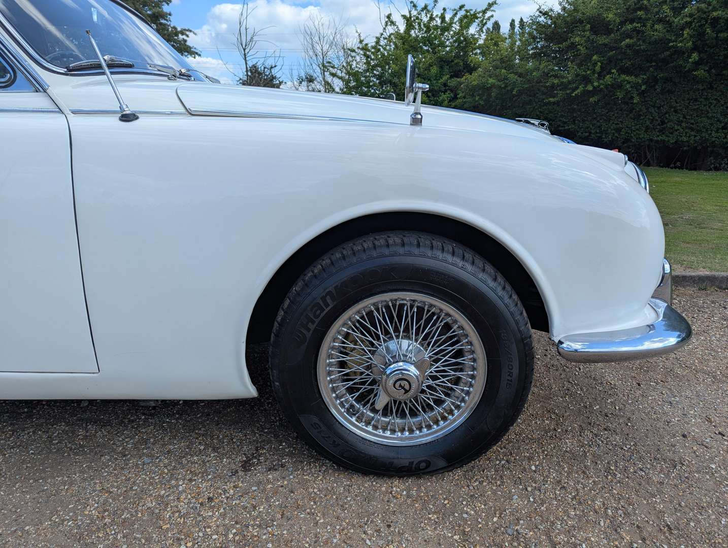 <p>1969 DAIMLER V8 250</p>