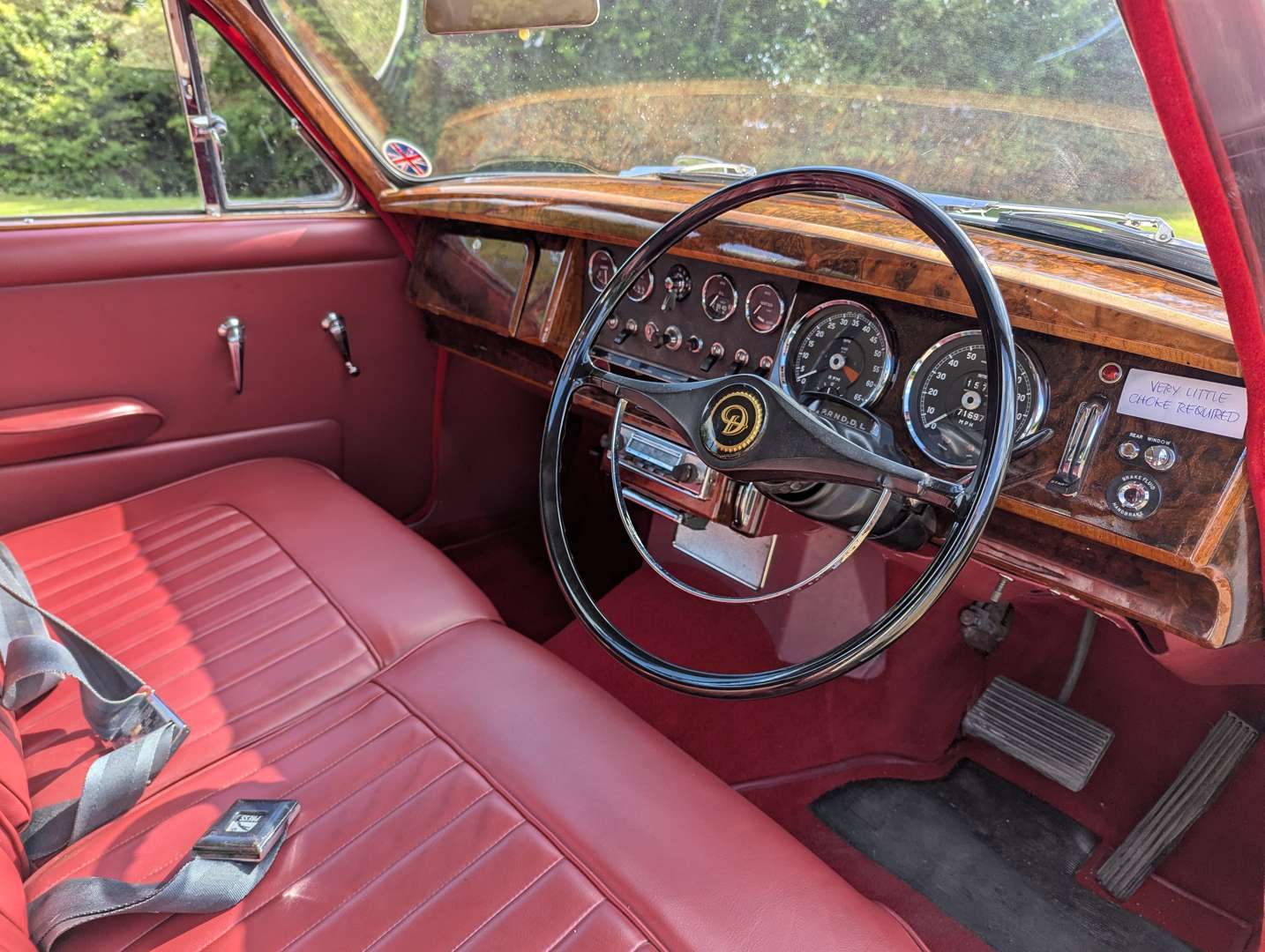<p>1969 DAIMLER V8 250</p>