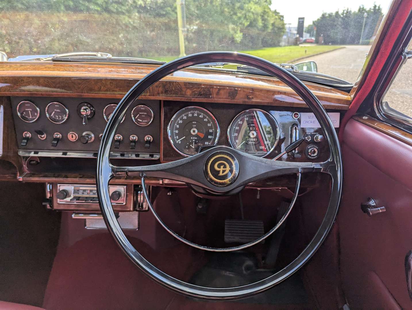 <p>1969 DAIMLER V8 250</p>