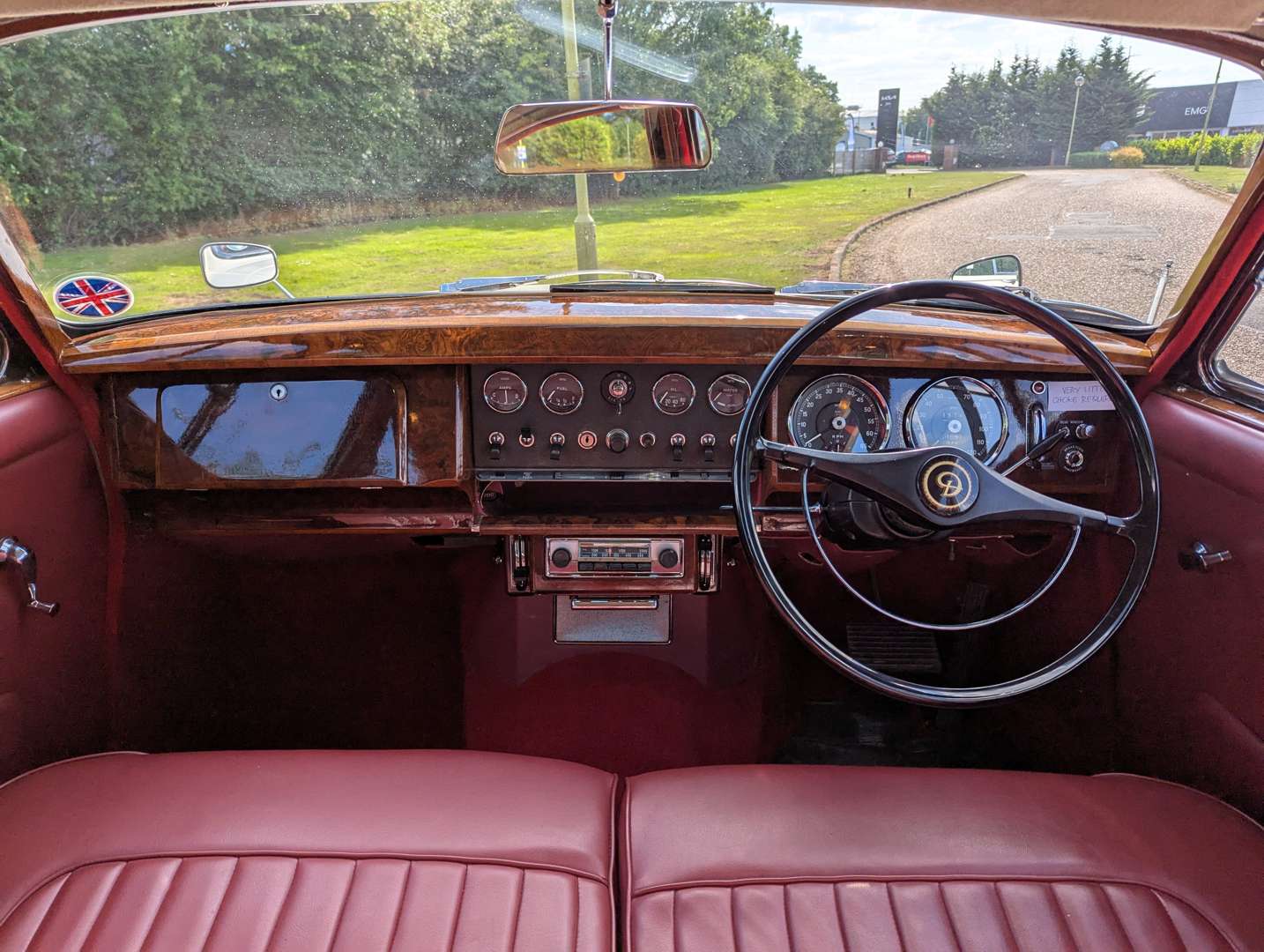 <p>1969 DAIMLER V8 250</p>