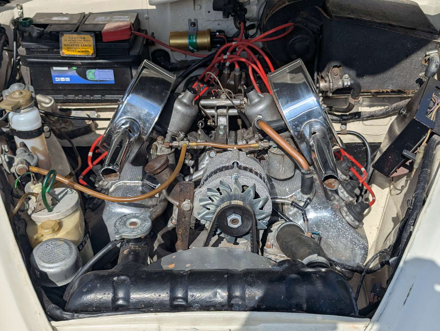 <p>1969 DAIMLER V8 250</p>