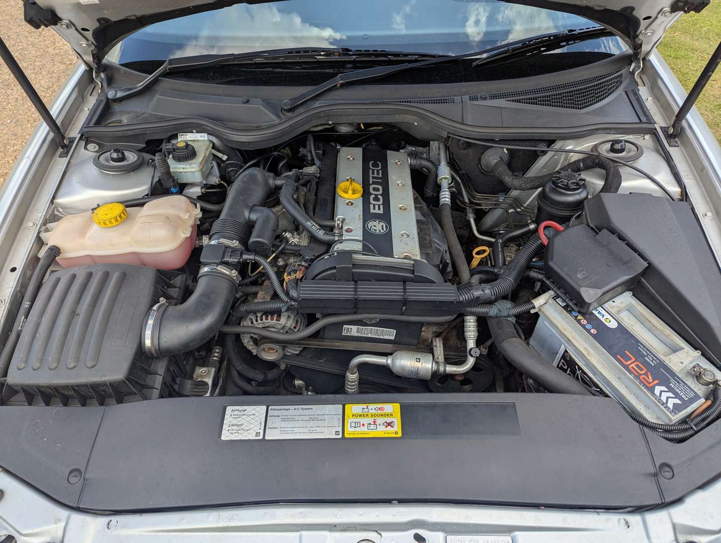<p>2002 VAUXHALL OMEGA 2.2CD AUTO</p>
