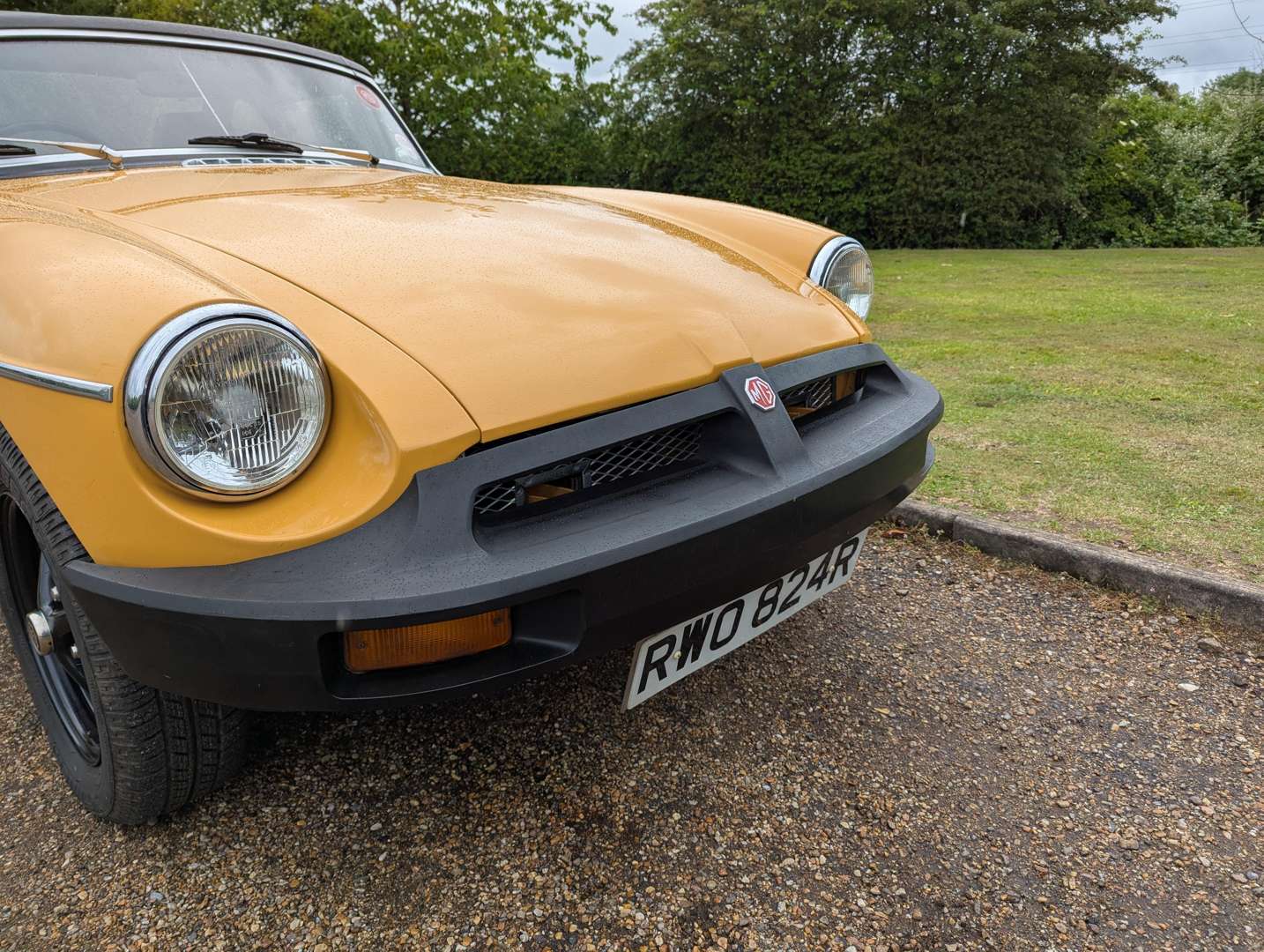 <p>1977 MG B ROADSTER</p>
