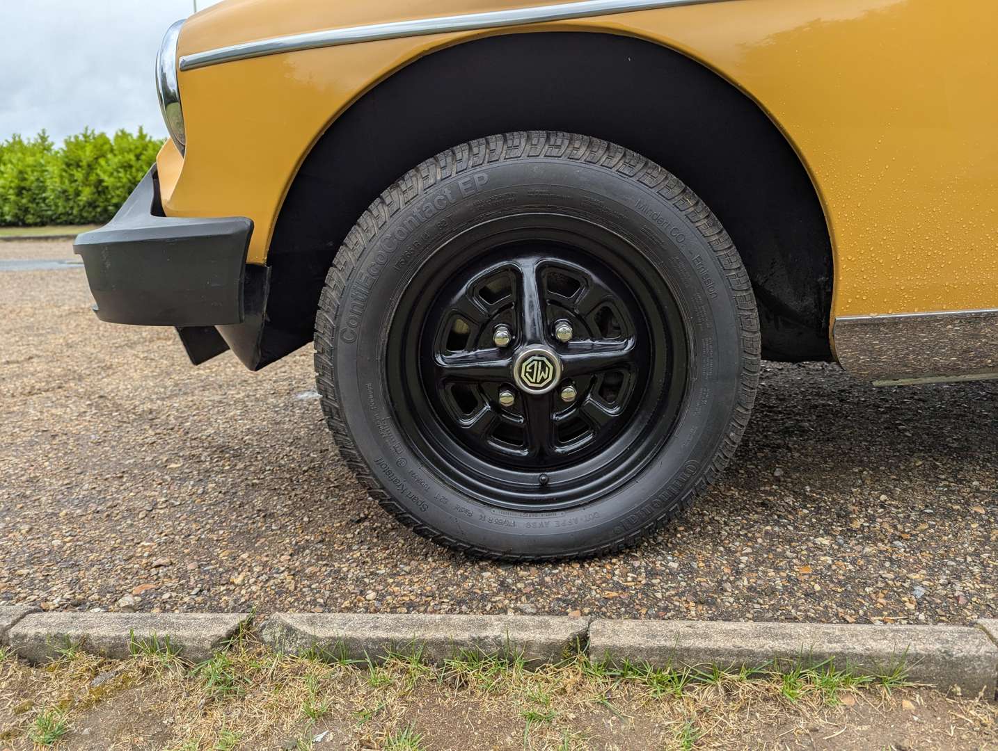 <p>1977 MG B ROADSTER</p>