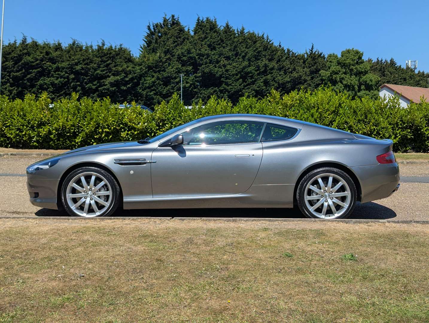 <p>2005 ASTON MARTIN DB9 COUPE AUTO</p>