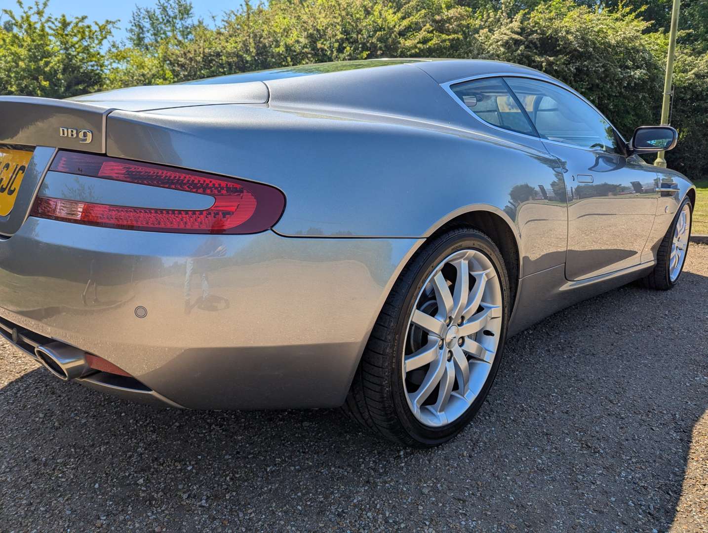 <p>2005 ASTON MARTIN DB9 COUPE AUTO</p>