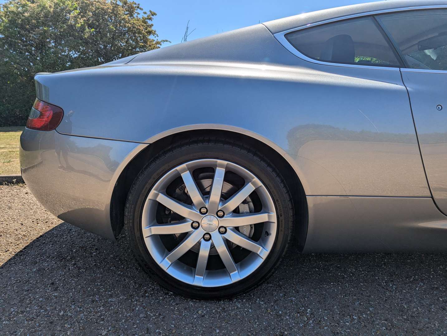 <p>2005 ASTON MARTIN DB9 COUPE AUTO</p>