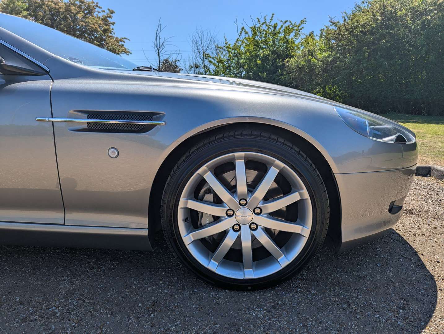 <p>2005 ASTON MARTIN DB9 COUPE AUTO</p>
