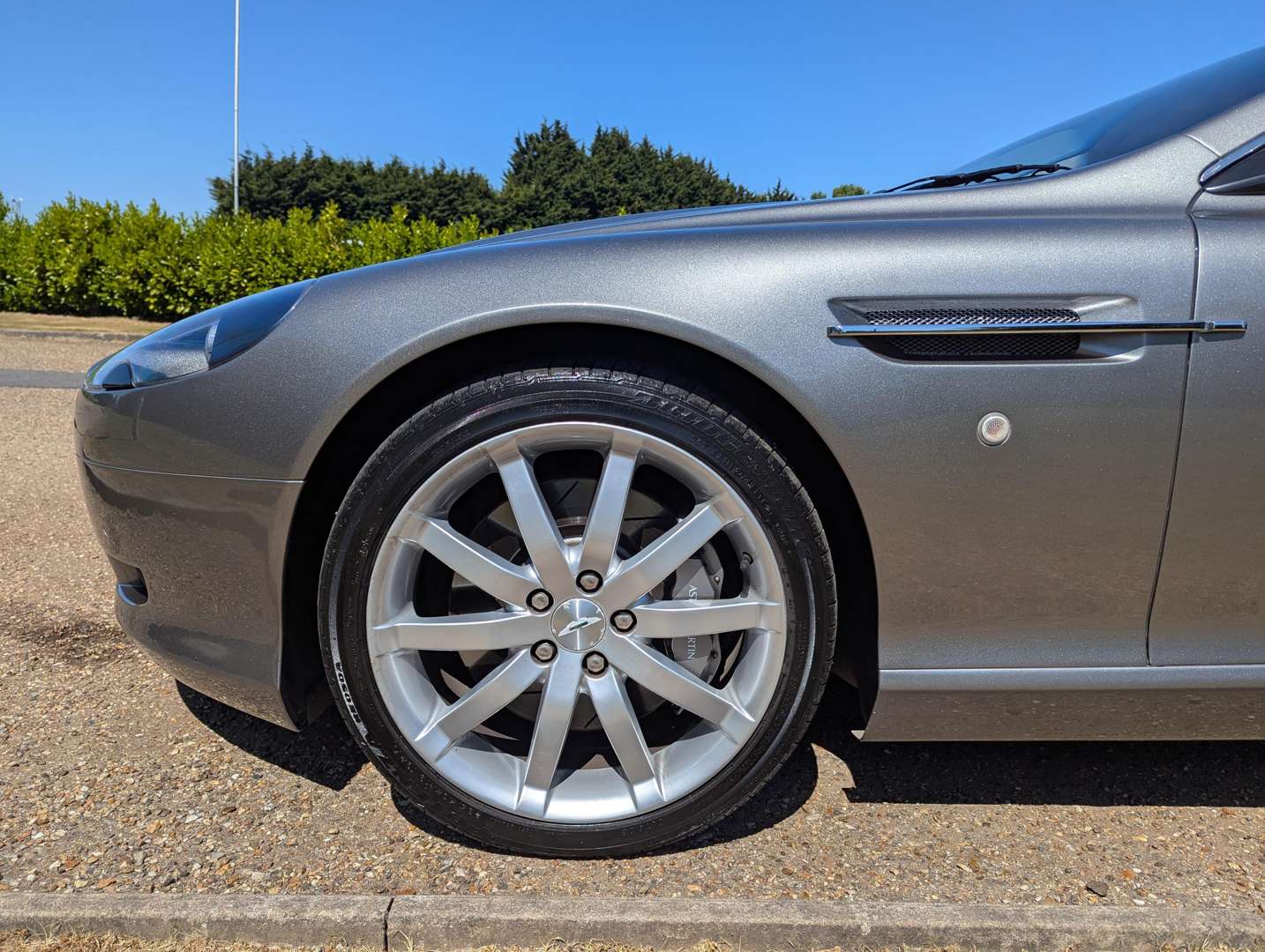 <p>2005 ASTON MARTIN DB9 COUPE AUTO</p>