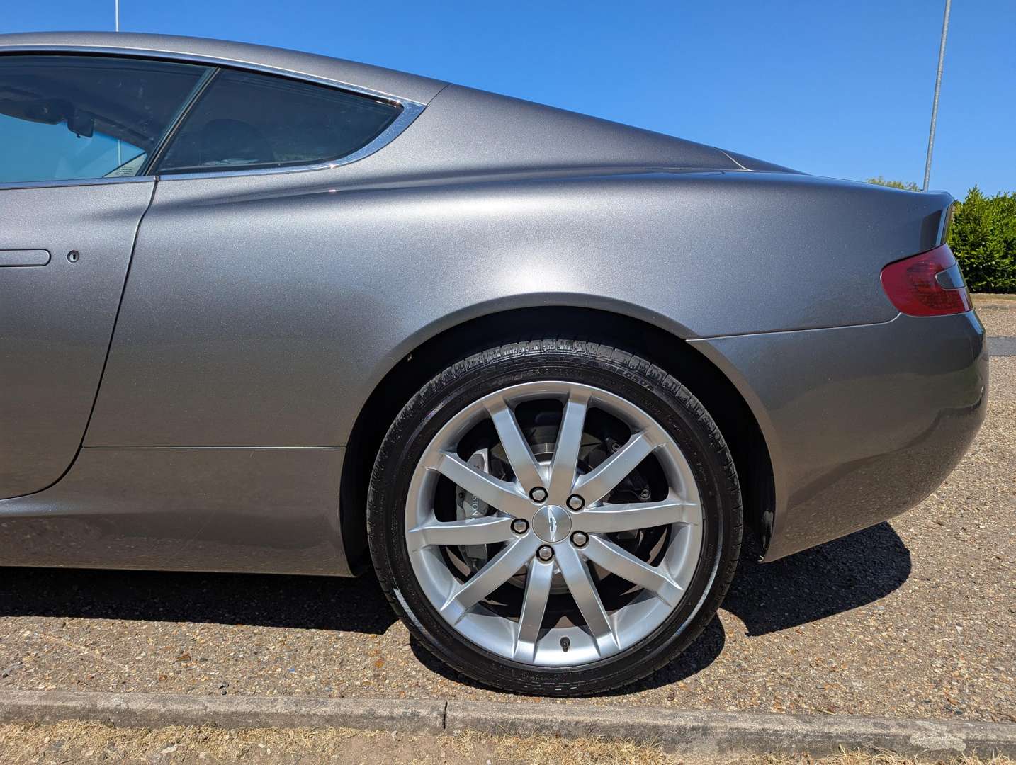 <p>2005 ASTON MARTIN DB9 COUPE AUTO</p>