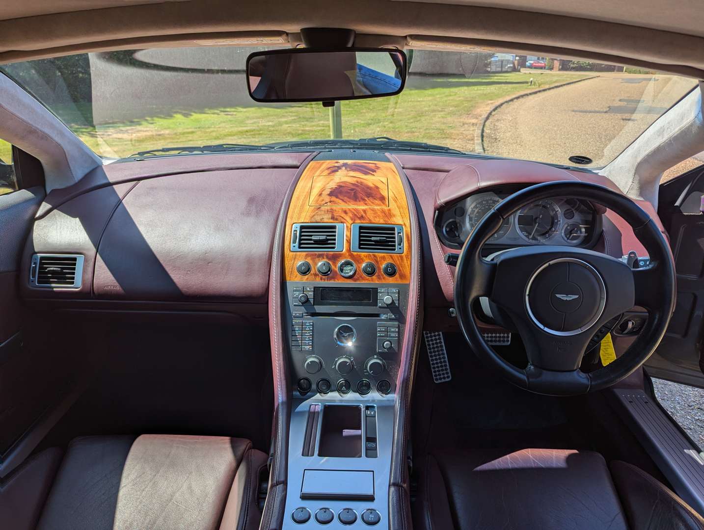 <p>2005 ASTON MARTIN DB9 COUPE AUTO</p>