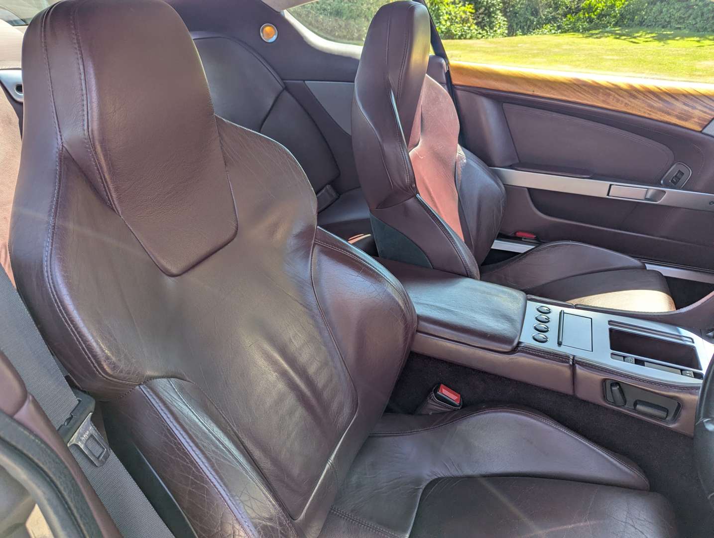 <p>2005 ASTON MARTIN DB9 COUPE AUTO</p>