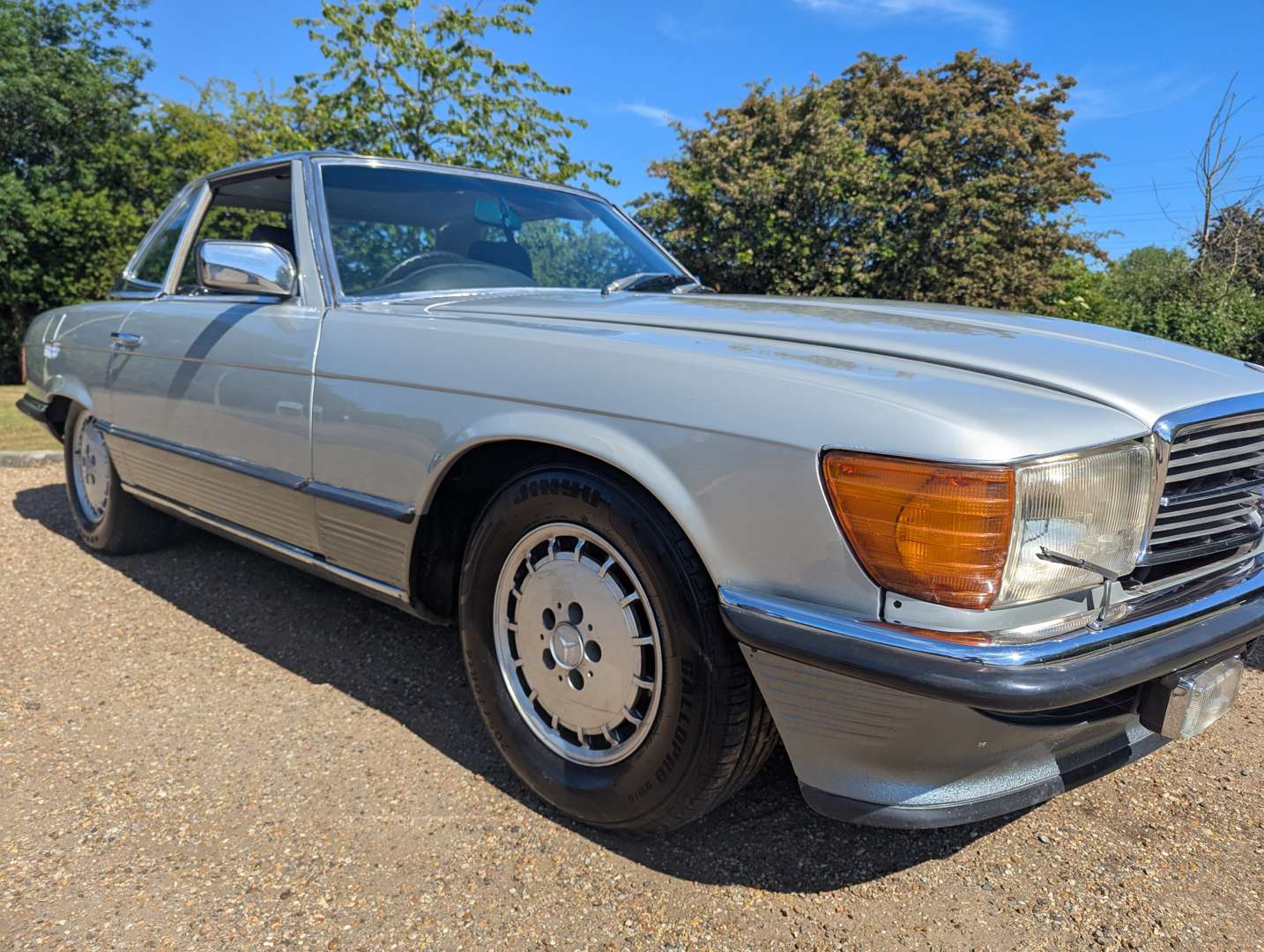 <p>1985 MERCEDES R107 500 SL AUTO</p>