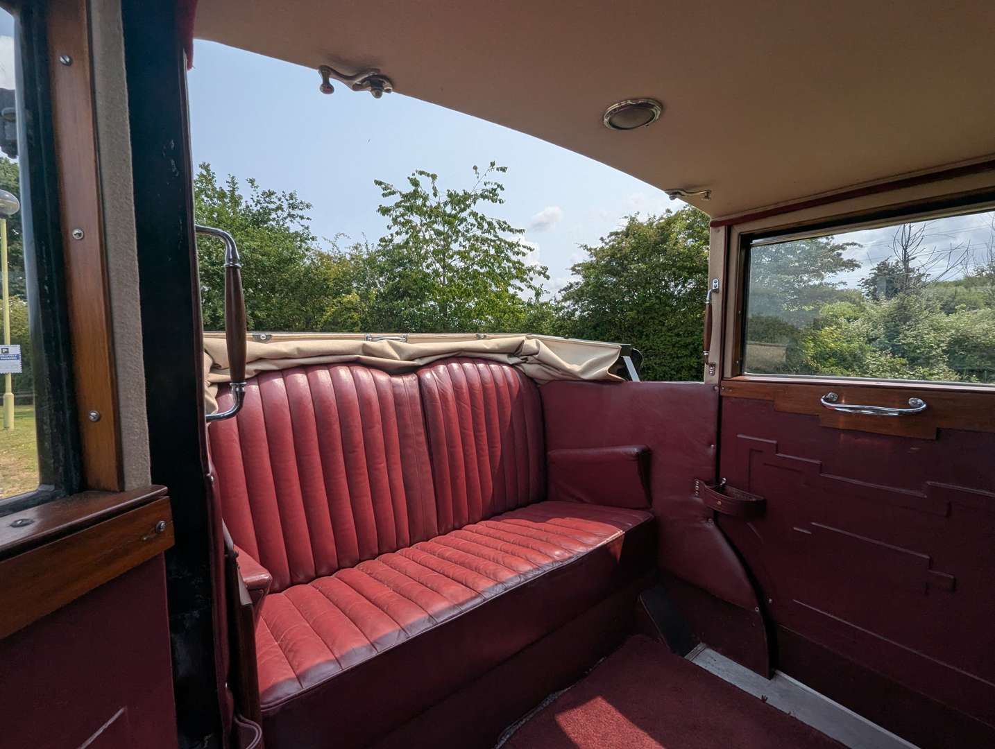 <p>1937 AUSTIN 12/4 TAXI LANDAULETTE</p>