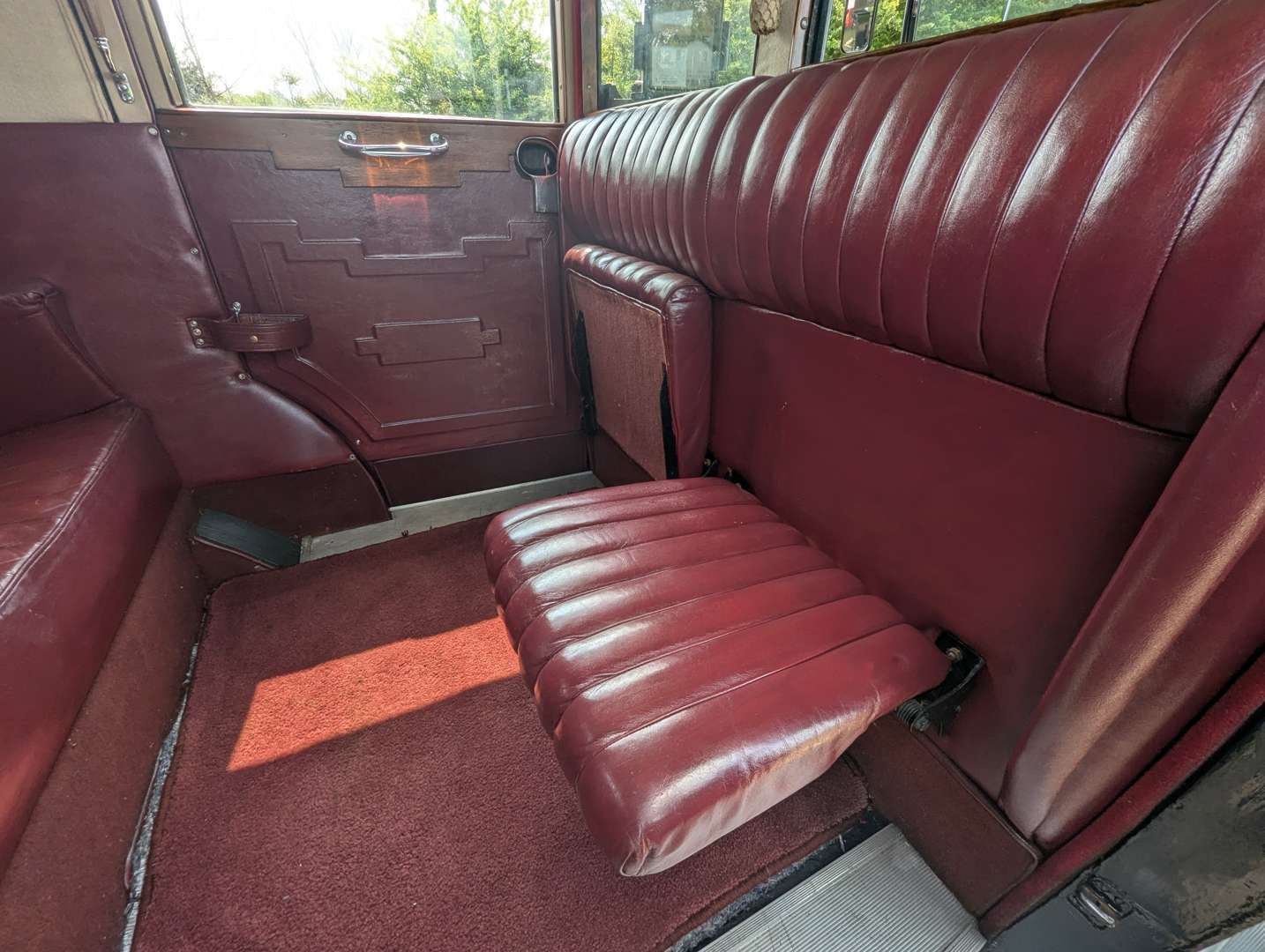 <p>1937 AUSTIN 12/4 TAXI LANDAULETTE</p>