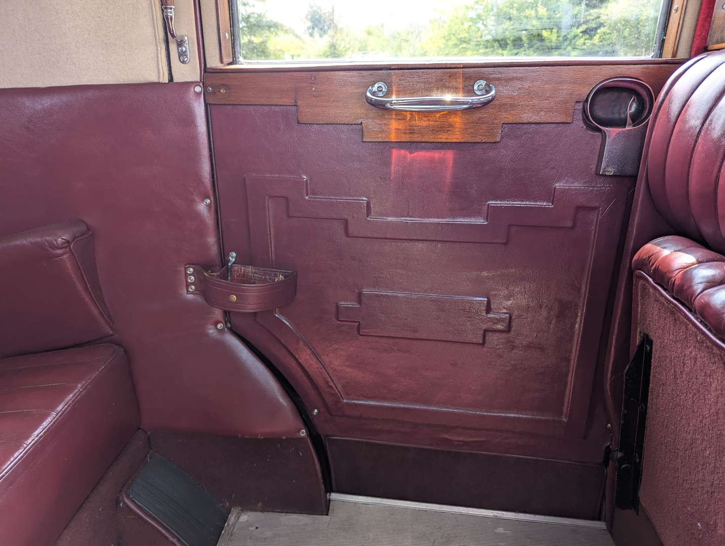 <p>1937 AUSTIN 12/4 TAXI LANDAULETTE</p>