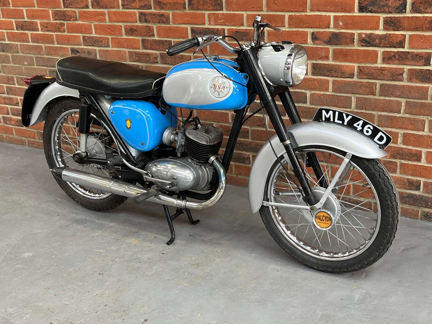 <p>1966 BSA SILVER BANTAM 175</p>