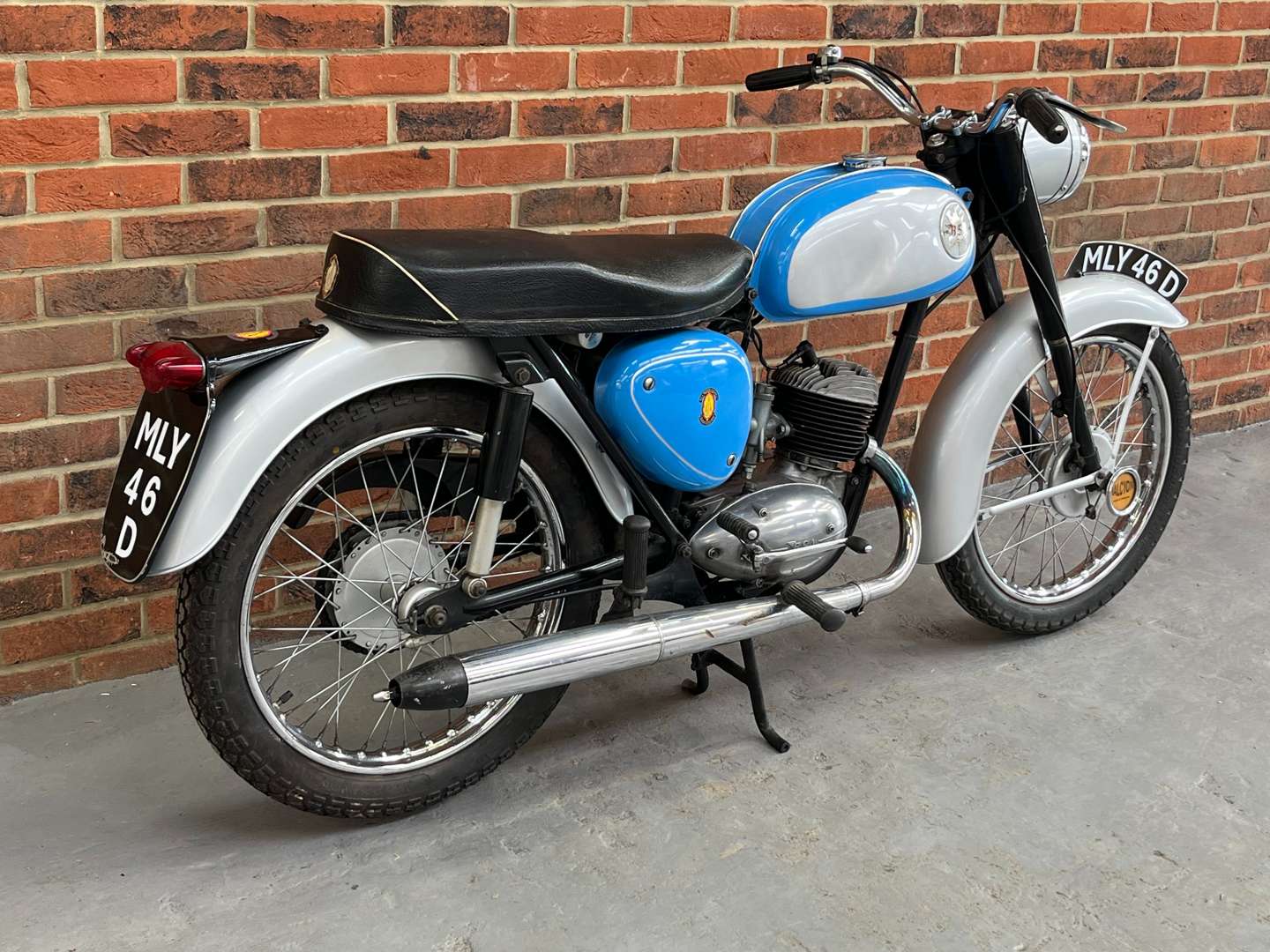 <p>1966 BSA SILVER BANTAM 175</p>