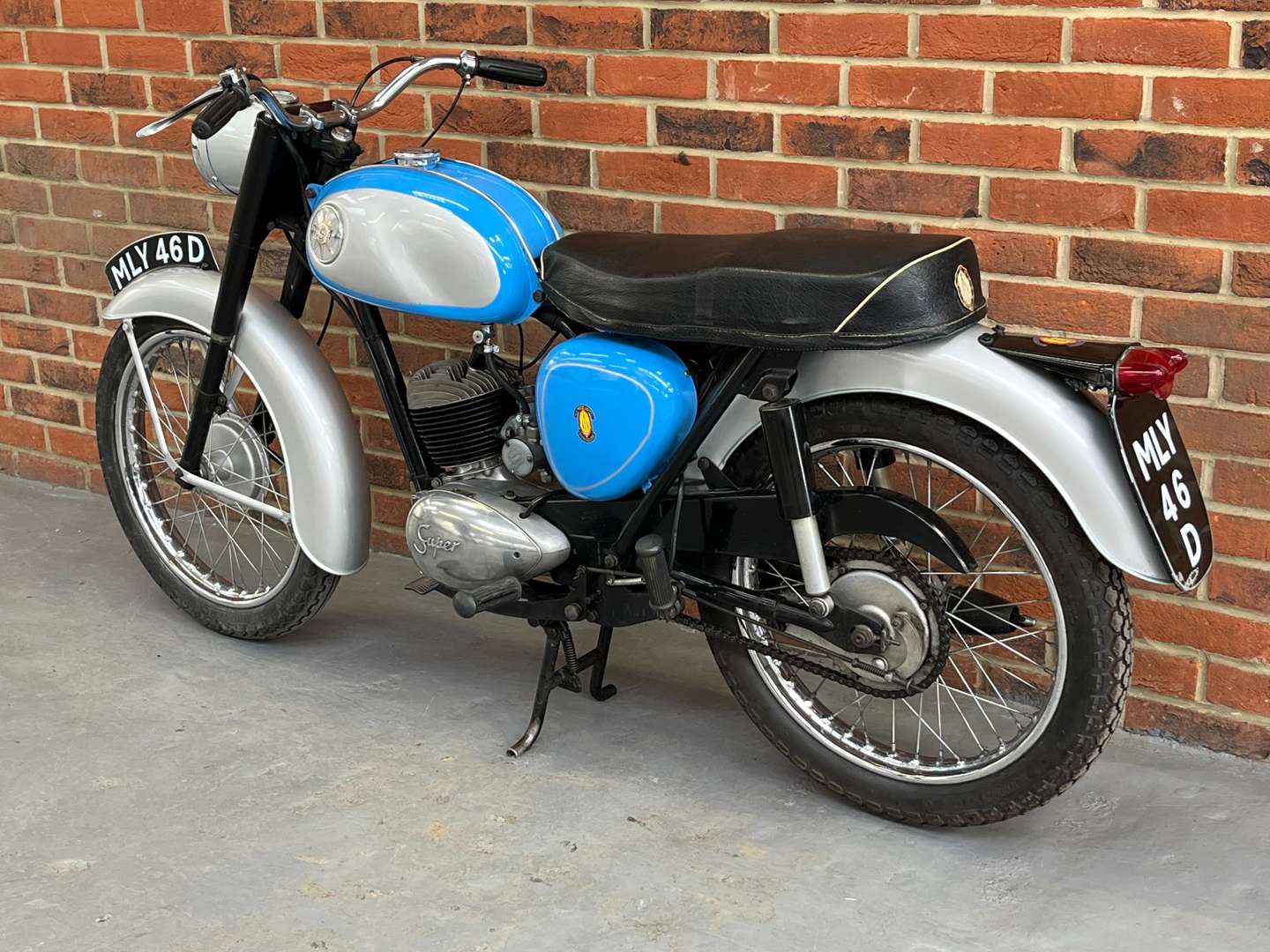 <p>1966 BSA SILVER BANTAM 175</p>