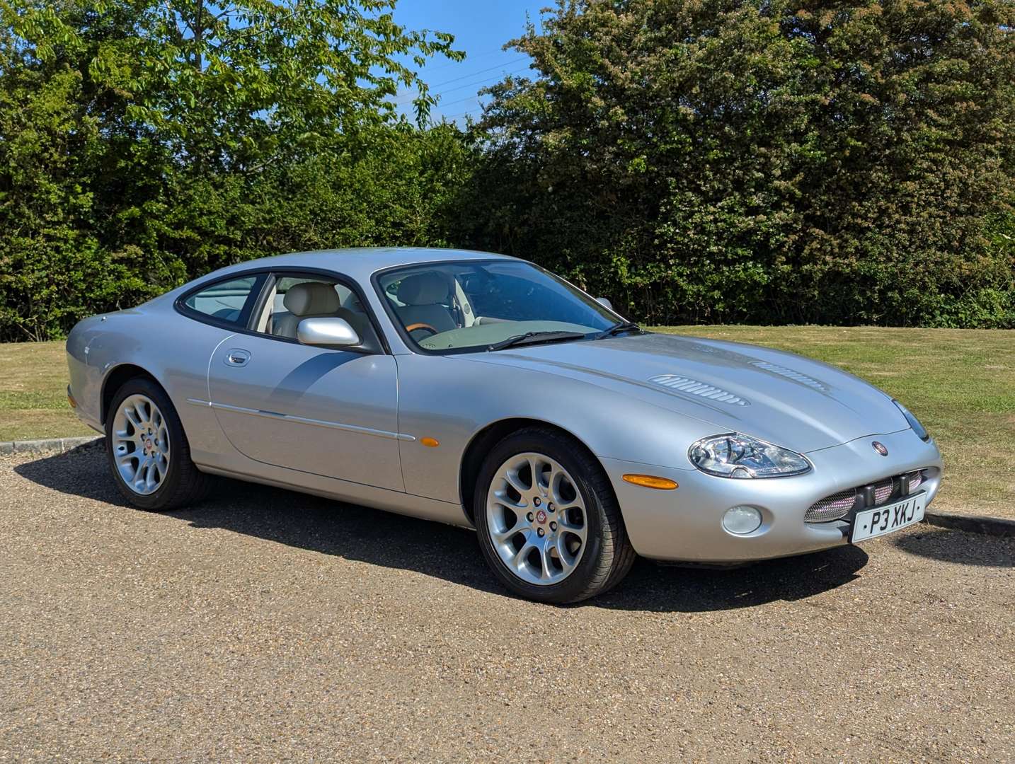 <p>2001 JAGUAR XKR 4.0 AUTO</p>
