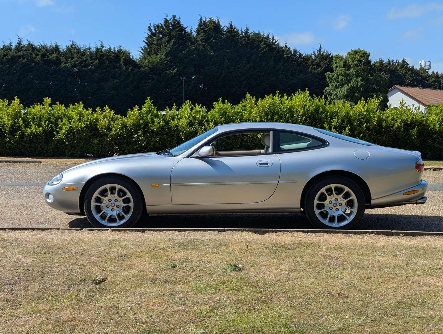 <p>2001 JAGUAR XKR 4.0 AUTO</p>