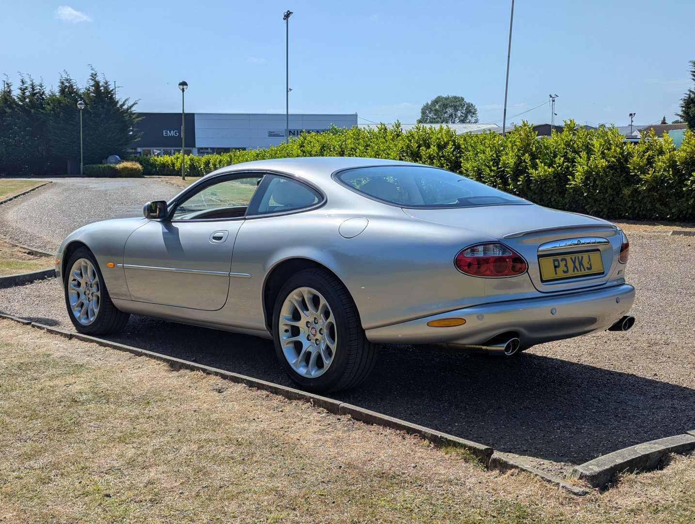 <p>2001 JAGUAR XKR 4.0 AUTO</p>
