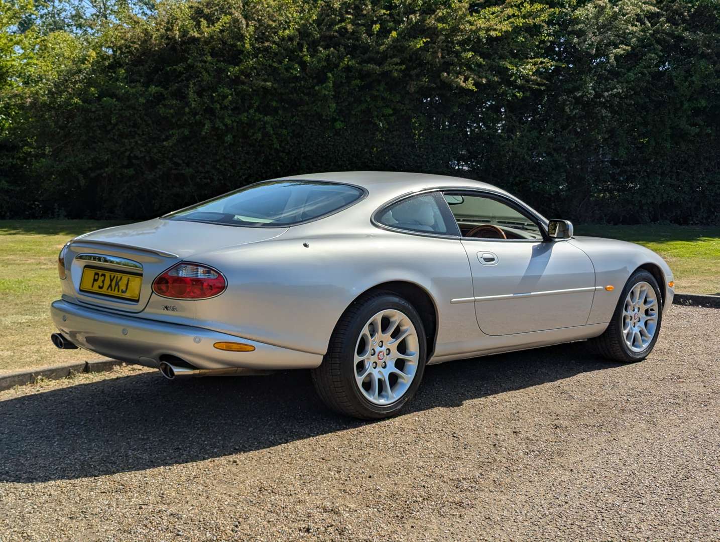 <p>2001 JAGUAR XKR 4.0 AUTO</p>