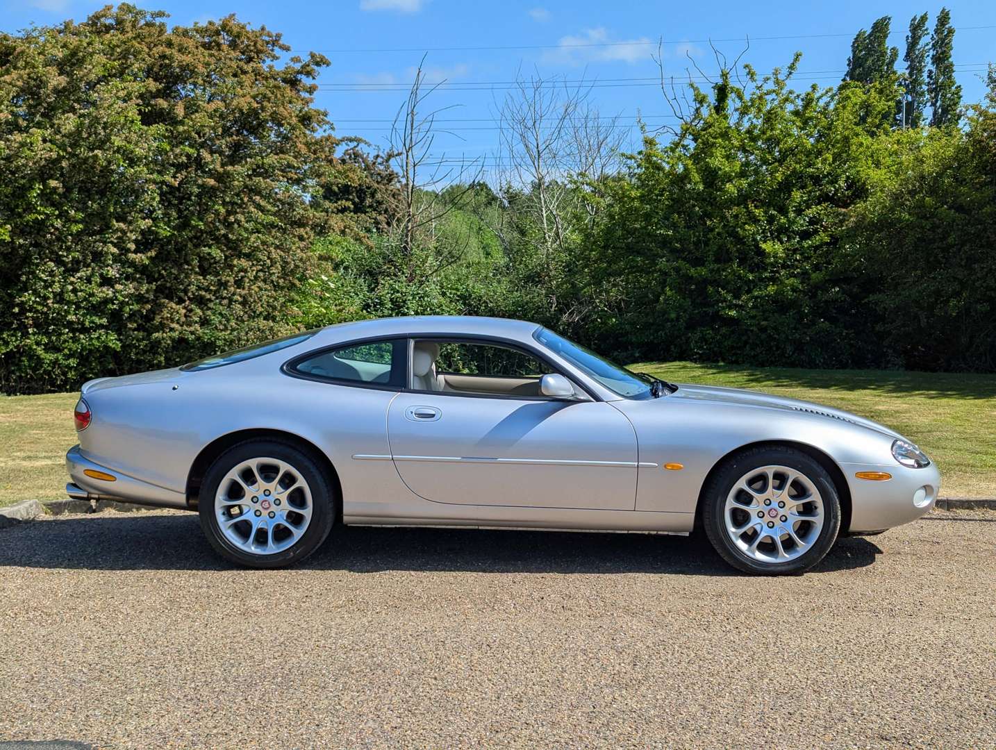 <p>2001 JAGUAR XKR 4.0 AUTO</p>