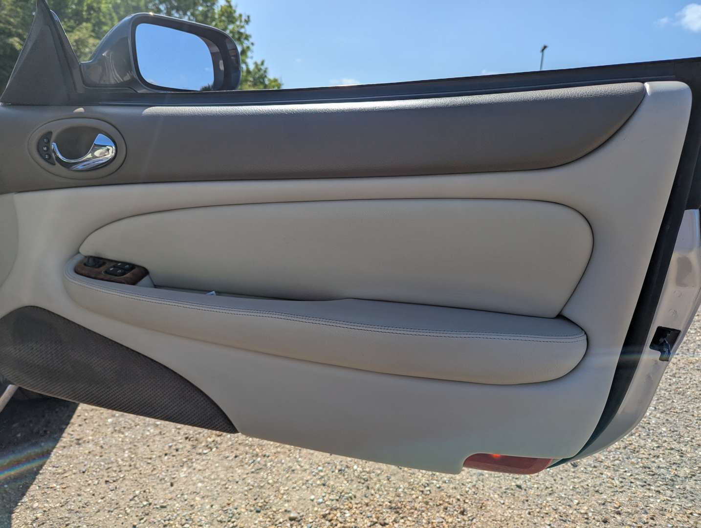 <p>2001 JAGUAR XKR 4.0 AUTO</p>